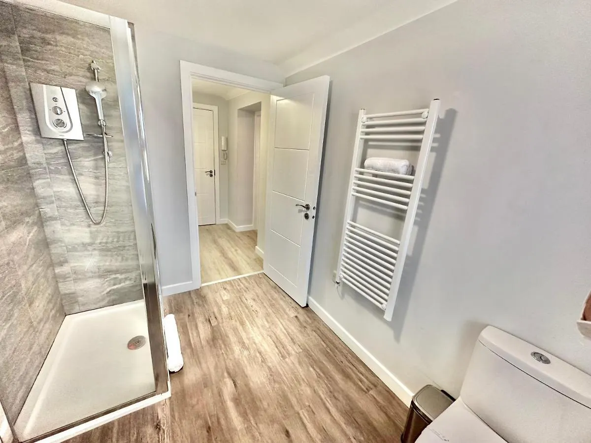 Cozy Downtown Retreat - Central Apartment With Short Walk To Beach Bournemouth