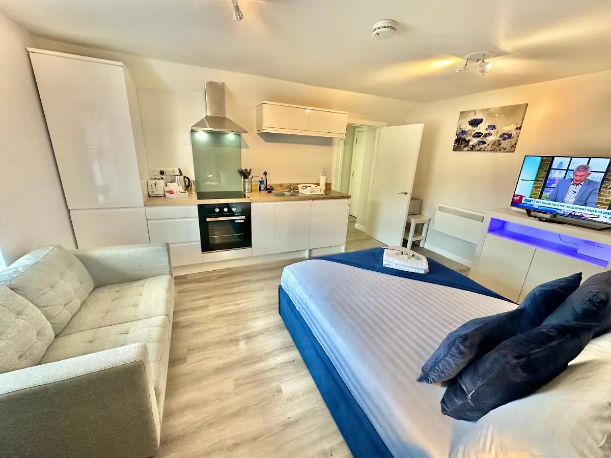 Cozy Downtown Retreat - Central Apartment With Short Walk To Beach Bournemouth